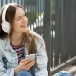 Ouvir música de graça sem internet? Veja como! ( Imagem: Freepik)