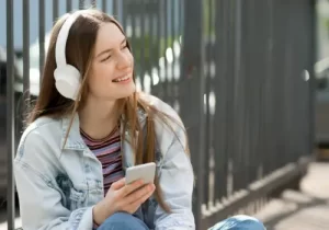 Ouvir música de graça sem internet? Veja como! ( Imagem: Freepik)